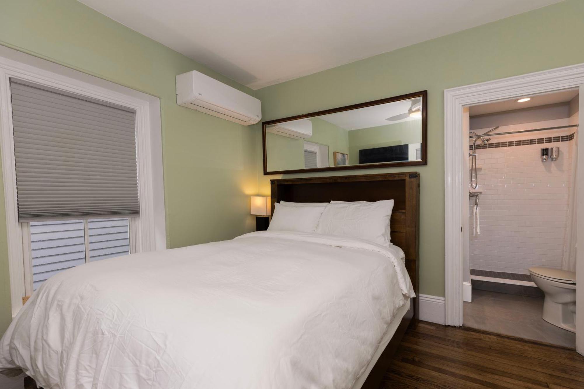 Bed & Breakfast Guest House,