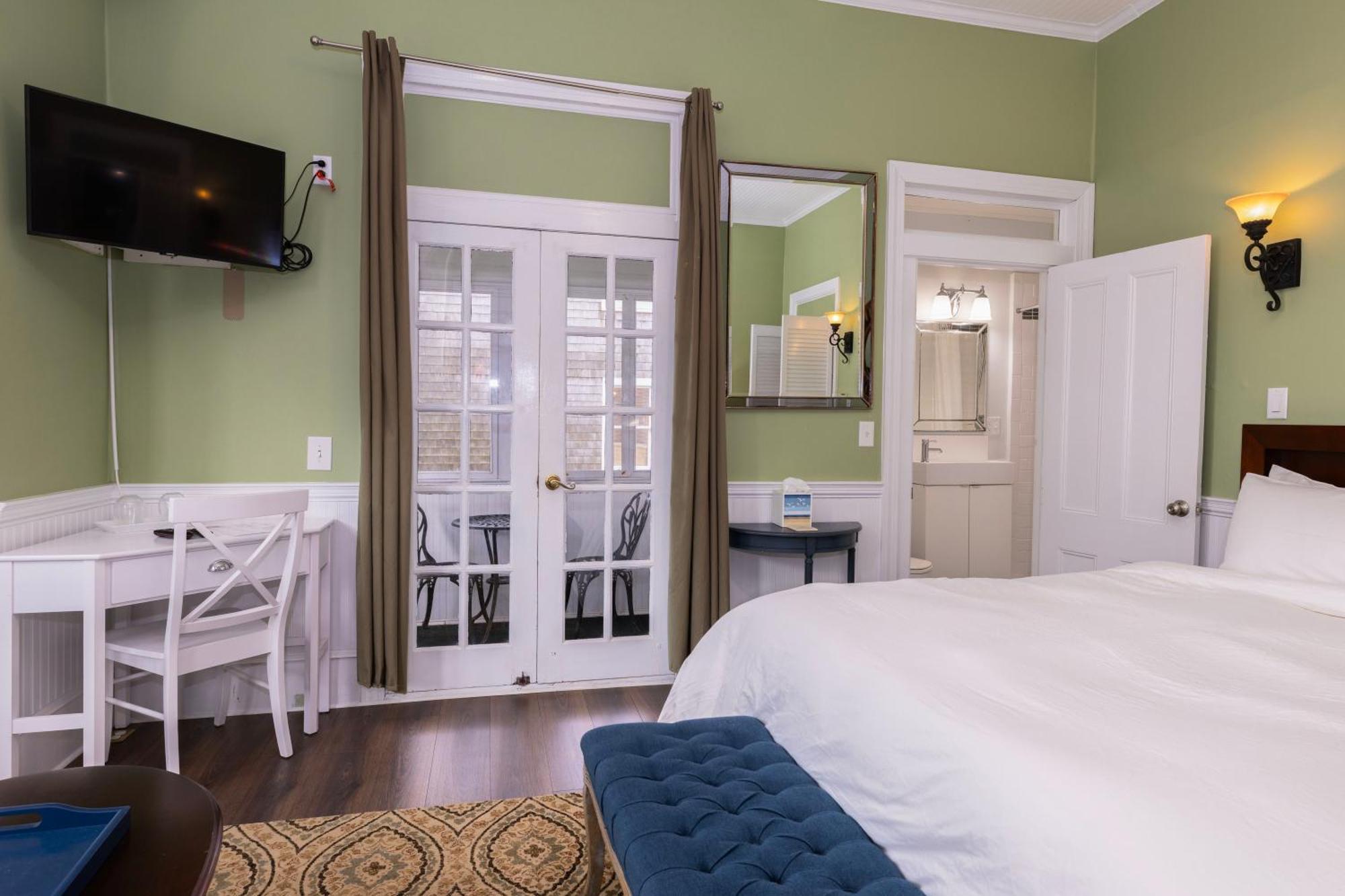 Guest House, Bed & Breakfast Provincetown